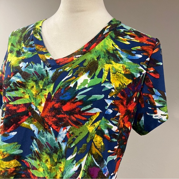 Vibrant Multicolor short sleeve stretchy Top size medium - Picture 2 of 10